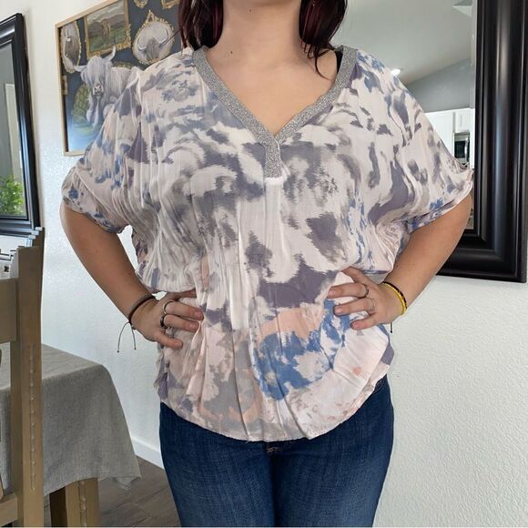 Juicy Couture Womens Printed V-Neck Short Sleeve Silver Trim Blouse Size XL - Picture 1 of 8